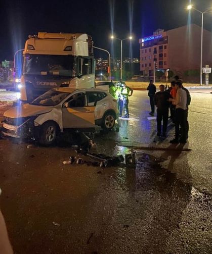 Bayburt'ta tır cipe çarptı: 1 yaralı