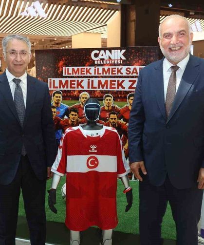Canikli kadınlar A Milli Takım'a destek için ilmek ilmek örüp sergiledi