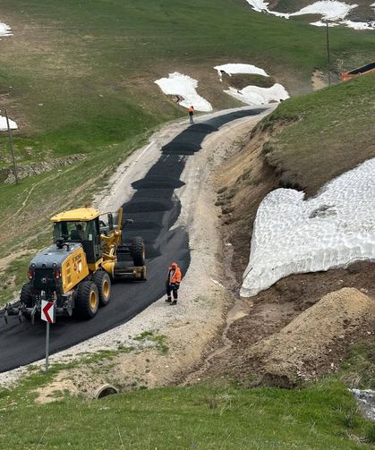 Karayolları  Balahor yolunu asfaltlıyor
