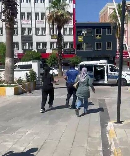 Kimliğini unutan öğrenciye polis yardım etti