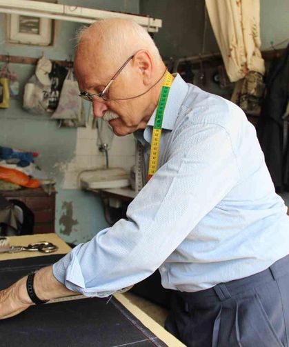 Kumaşa sinen bir ömür: 59 yıllık mesleğini 71 yaşında aşkla sürdürüyor