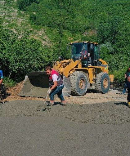 Ordu'da heyelan sonucu açılan alternatif yol betonla güçlendirildi