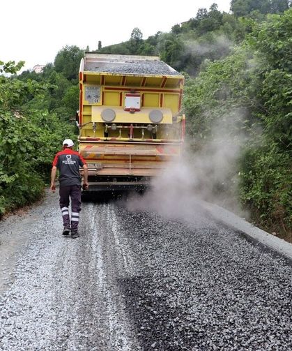Ordu'nun kırsal mahallelerinde sıcak asfalt çalışmaları