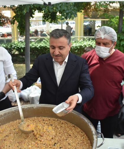 Gümüşhane'de aşure ikram edildi