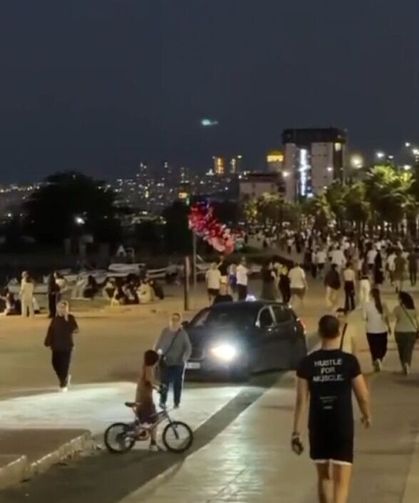 Sahildeki yürüyüş yoluna aracıyla giren sürücünün ehliyetine el konuldu