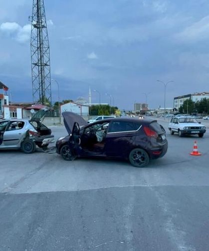 Karaman’da Zincirleme Kaza: Trabzon Plakalı Otomobil de Kazaya Karıştı