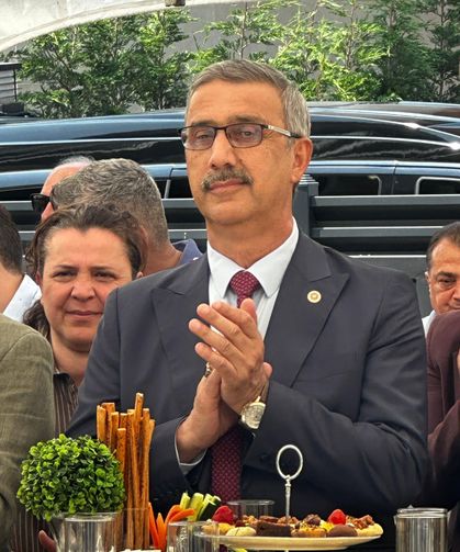 Maaşı az buldu rezidans kiraladı: Üreticinin parası ile siyasi mesai