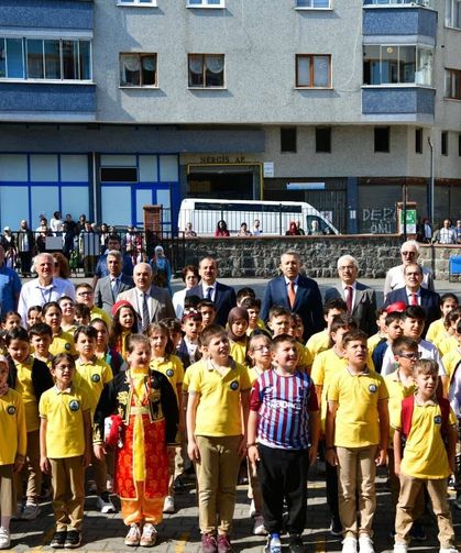 Ali Kemal Aktürk İlkokulu’nda Öğretmen ve Öğrencilerle Buluştu: Vali Dopingi!
