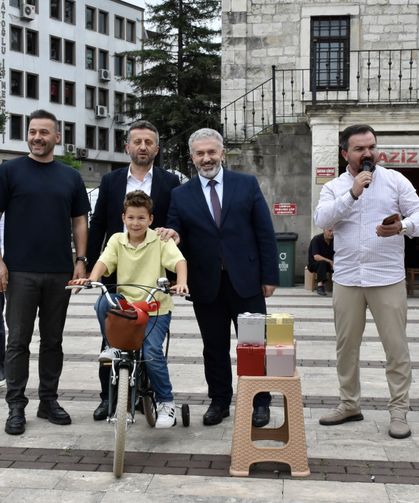 Ordu'da Kur'an kursu öğrencilerine bisiklet ve paten hediye edildi