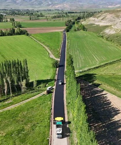 25 köyün ulaşımını sağlayan İspir grup yolu asfaltlanıyor