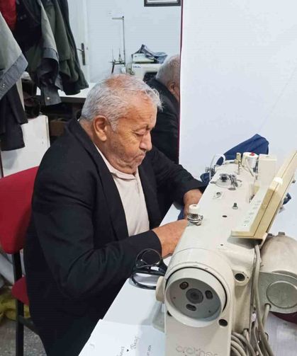 40 yıllık terzi, ilk günkü heyecanla mesleğini sürdürüyor