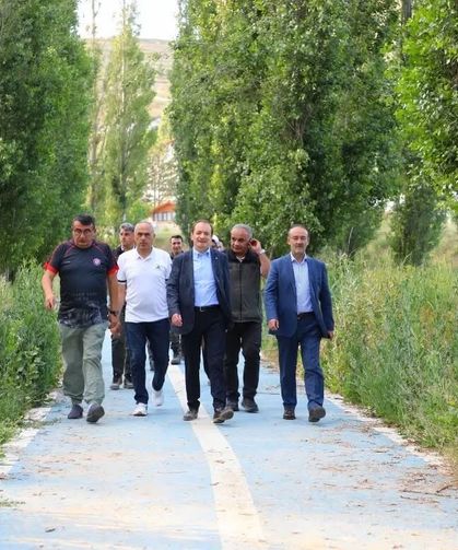 Bayburt'ta doğa yürüyüşü ve fidan dikimi yapıldı
