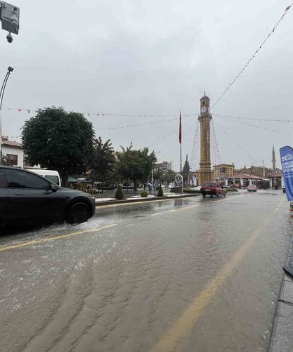 Çorum'da sağanak hayatı olumsuz etkiledi