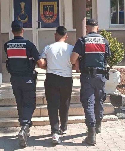 'Dolandırıcılık' suçundan aranan hükümlü jandarmadan kaçamadı
