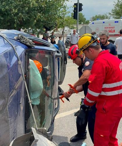 Dörtyol'da takla atan otomobilin sürücüsü yaralandı