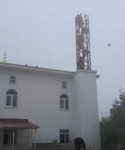 Güvercin yuvası minare yıkımını erteledi