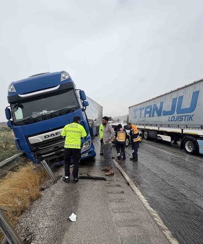 Kastamonu'da zincirleme trafik kazası kamerada