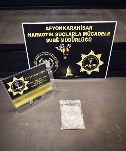 Kullandıkları araçta uyarıcı madde ile yakalanan 2 kişi tutuklandı