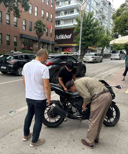 Motosiklet SUV araca çarptı: 1 yaralı