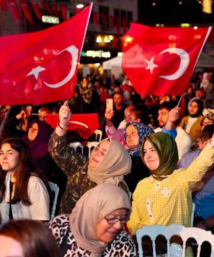 Ordu meydana sığmadı