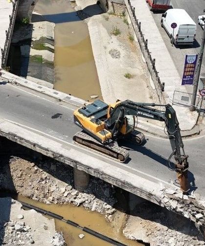 Ordu'da sağanak sonrası taşkın riski bulunan derede güvenli köprü çalışması