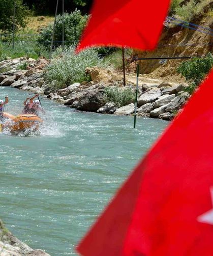 Rafting Türkiye Şampiyonası 3. ayak yarışları Çatak'ta sona erdi