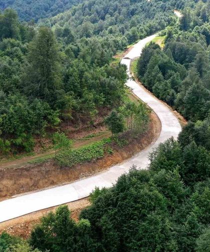 Yeşil Yol'da beton yol çalışmaları sürüyor