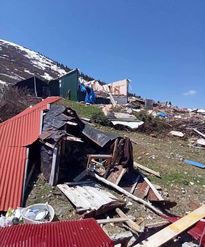 Sis Dağı’nda Çığda Yıkılan Caminin İnşası Sınır Krizine Takıldı