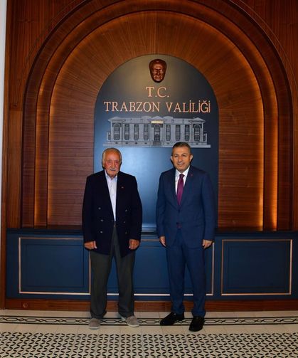 Trabzon’da Anlamlı Vali Buluşması: Tahir Şahin, Kemal Yazıcıoğlu’nu Makamında Ağırladı