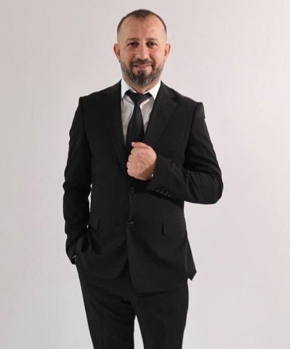 Yomra'da Korkutan Kaza Haberi Orta Refüje Çarparak Durabildi