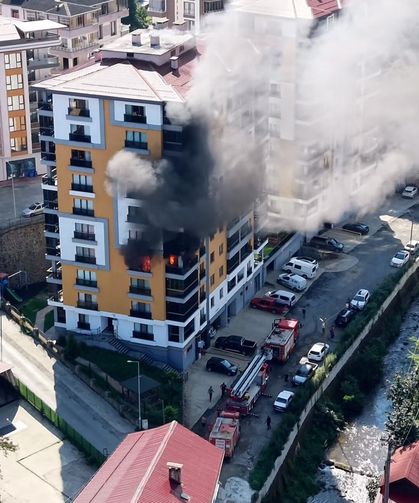 Rize’de Apartman Yangını Paniğe Neden Oldu: Daire Kullanılamaz Hale Geldi