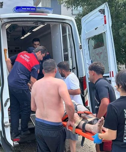Denize giren 2 kardeş boğulma tehlikesi geçirdi