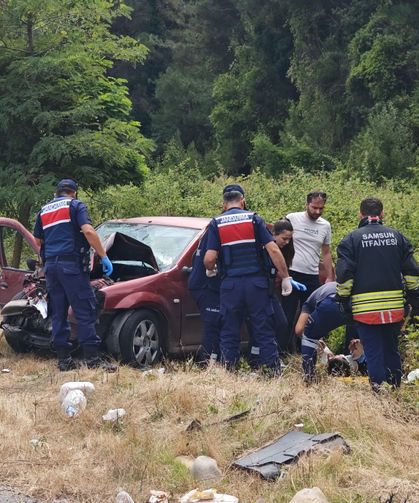 Hafriyat kamyonuna arkadan çarpan otomobildeki 2 kişi yaralandı