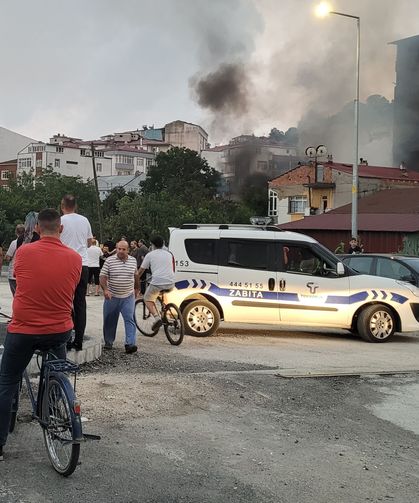 Tüp deposunda çıkan yangına müdahale ediliyor