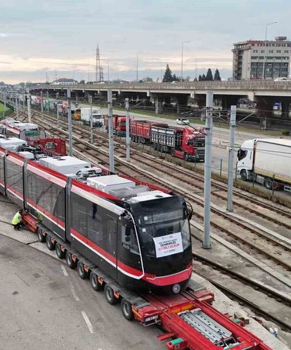 Alınan 12 tramvaydan ikincisi de şehre ulaştı: 402 yolcu kapasiteli!