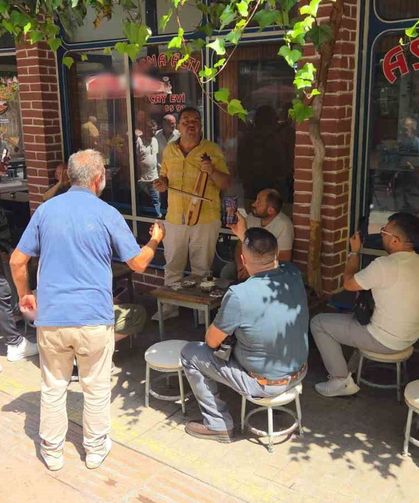 Çay ocağında kemençe resitali