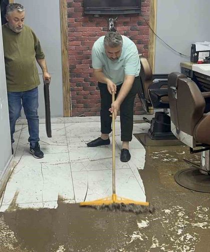 Fatsa'da sağanak yağış hayatı felç etti: Ev ve iş yerlerini su bastı