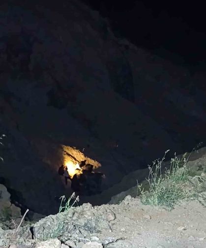 Gümüşhane'de otomobil uçuruma yuvarlandı: 1 ölü, 2 yaralı