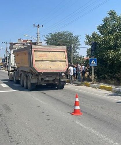 Keşan'da tırın çarptığı yaya tedavi gördüğü hastanede hayatını kaybetti