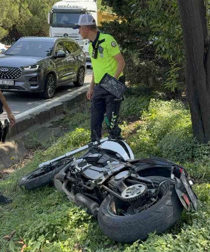 Motosiklet kamyona arkadan çarptı: 2 yaralı