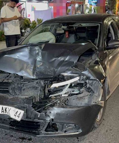 Otomobil hafif ticari araca arkadan çarptı: 1 yaralı