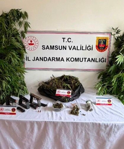 Salıpazarı'nda yabancı madde operasyonu: 1 kilo 215 gram esrar ve kenevir ele geçirildi