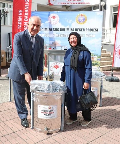 Ordu’da 92 arıcıya bal süzme makinesi desteği