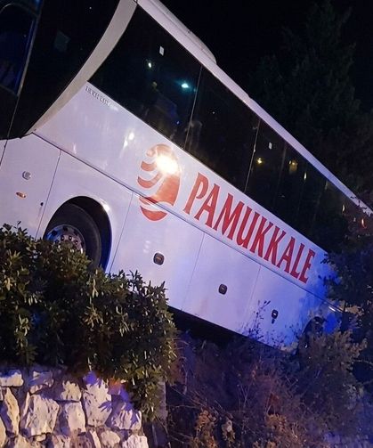 Manisa’da yolcu otobüsü yoldan çıktı: 18 kişi yaralandı