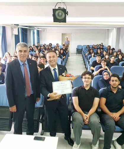 30 akademisyen 30 farklı lisede ilk derse konuk oldu