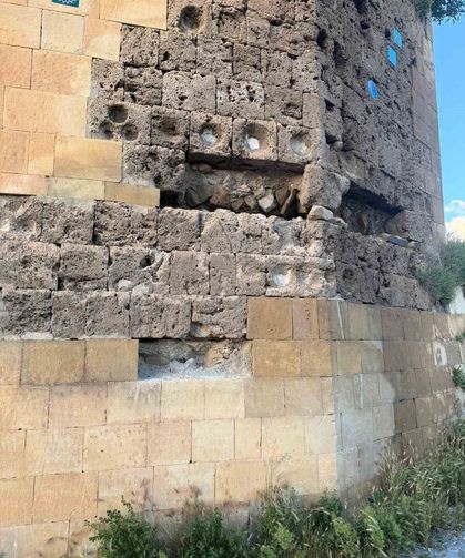 Bayburt Kalesi'nin girişinde düşme riski bulunan taşlar 2027 yatırım programına teklif edildi