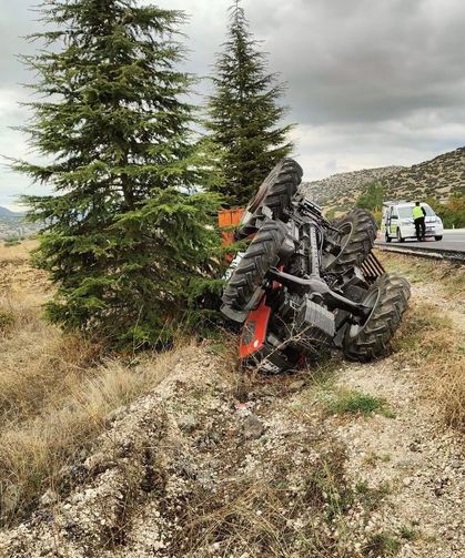 Burdur'da traktör devrildi, sürücüsü yaralandı