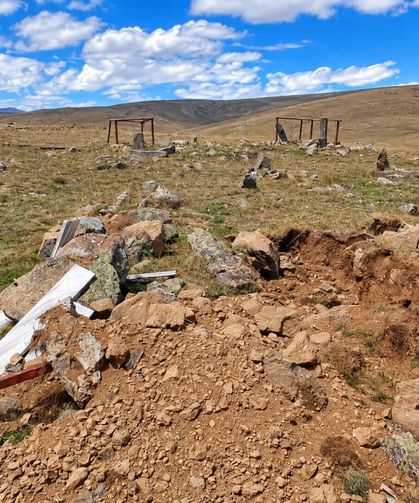 Gümüşhane'de şehit mezarlarının defineciler tarafından talan edildiği iddiası