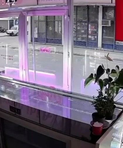 Hiç tanımadığı adamı bıçakla yaraladı, polisi görünce 'Game Over' diyerek teslim oldu
