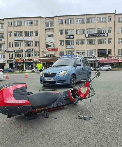 Karaman'da otomobil ile elektrikli bisiklet çarpıştı: 83 yaşındaki sürücü yaralandı